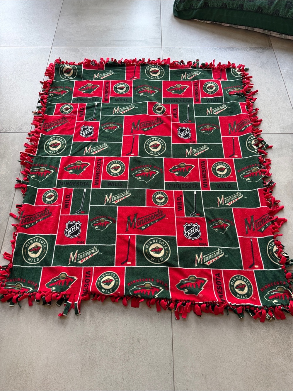 MN Wild NHL Hockey Team Red & Green Fleece Tie-Blanket